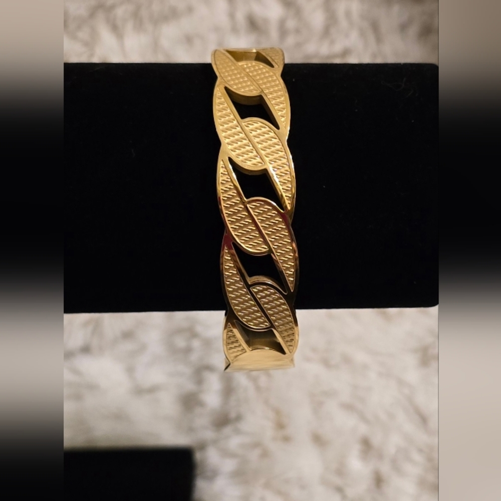 Stainless Steel Gold Overlay Intricate‎ Weaving Bracelet Statement Piece 7.5"